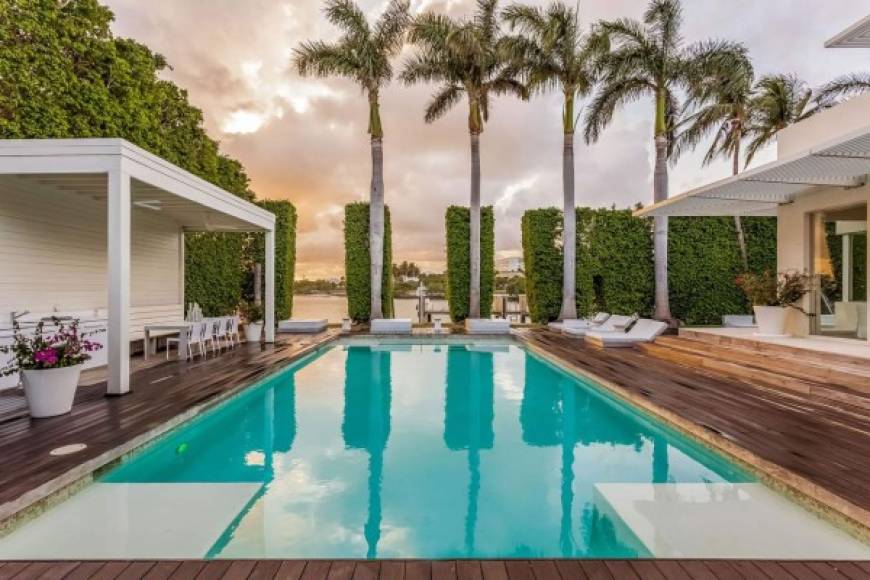 La zona de la piscina cuenta con unas vistas impresionantes al Downtown de Miami y una terraza perfecta para organizar fiestas. <br/>