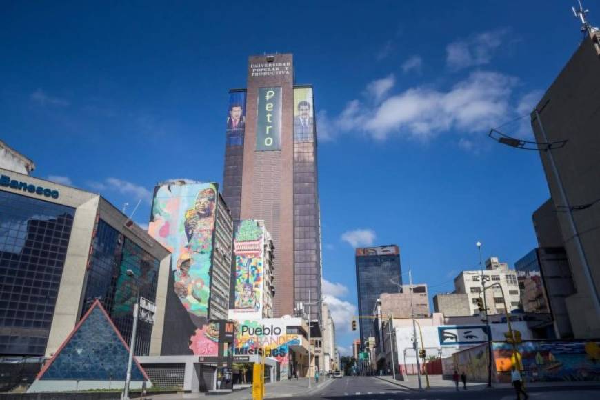 Caracas amaneció desierta este lunes. Los bancos privados y públicos reiniciaron sus sistemas desde la noche del domingo, cuando comenzó un apagón financiero, y han ido reactivando sus plataformas esta mañana, algunos con más rapidez y solvencia que otros.