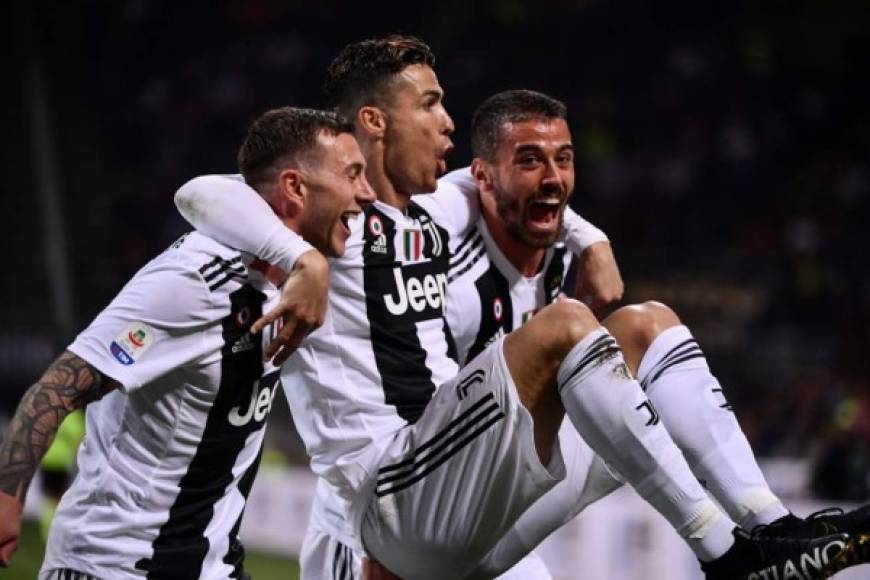 La Juventus de Turín es uno de los grandes europeos que realizará grandes cambios en su plantilla la próxima temporada, todo ello con el objetivo de alcanzar una Champions League que está siendo la gran obsesión de la Vecchia Signora. Hoy la prensa de Italia ha revelado los seis fichajes que hará el cuadro italiano.