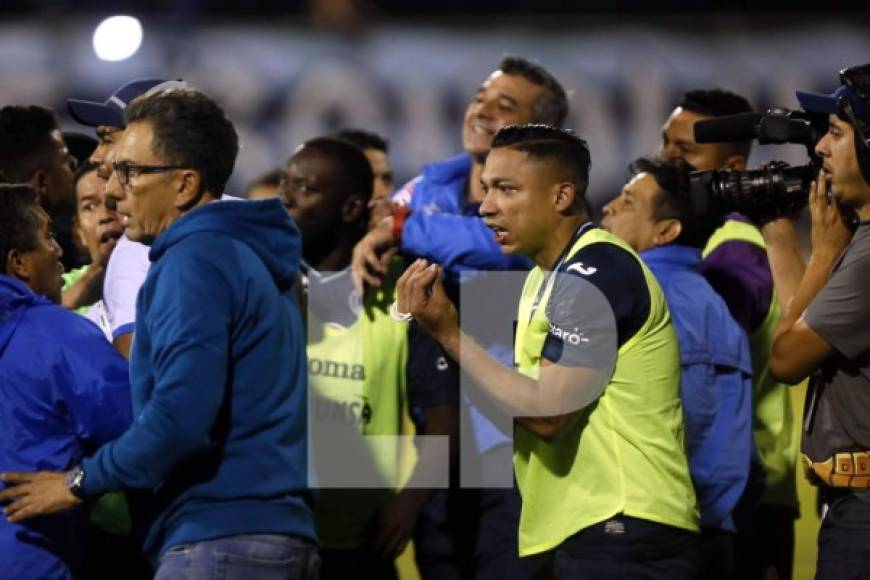 Emilio Izaguirre, lateral del Motagua, también se mostró muy enfadado al final del juego y dio fuertes declaraciones. 'Es una vergüenza lo que hizo Olimpia', dijo.