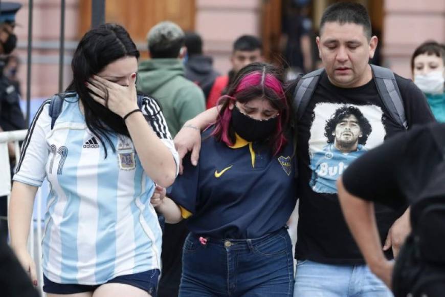 Todos lloraron por el fallecimiento de Diego Maradona.