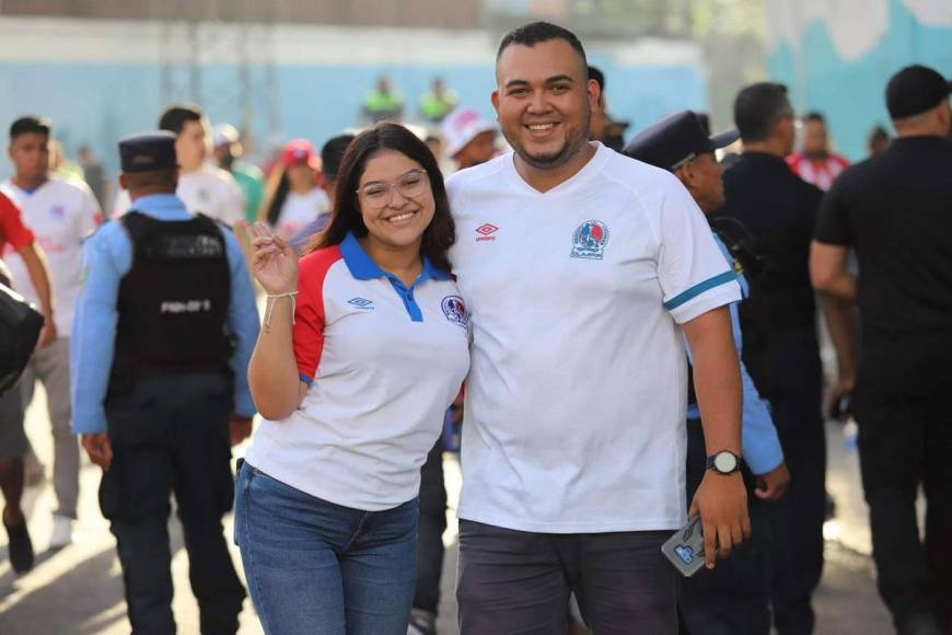 En pareja también es bonito apoyar al equipo de tus amores.