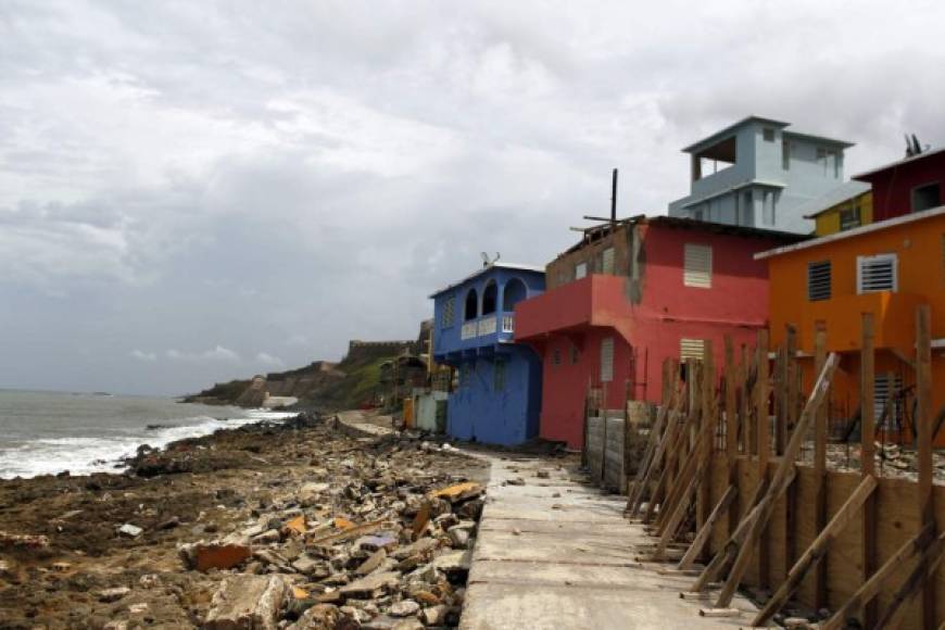 Puerto Rico se moviliza hoy para poner en marcha la reconstrucción de la isla, aún con graves problemas de comunicación en varios municipios y escasez de agua, comida y combustible.