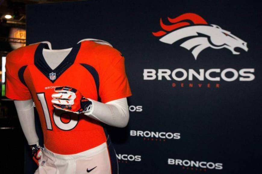 Los Denver Broncos han mostrado el traje que usarán en la Super Bowl 50. Foto Jason O. Watson, AFP.