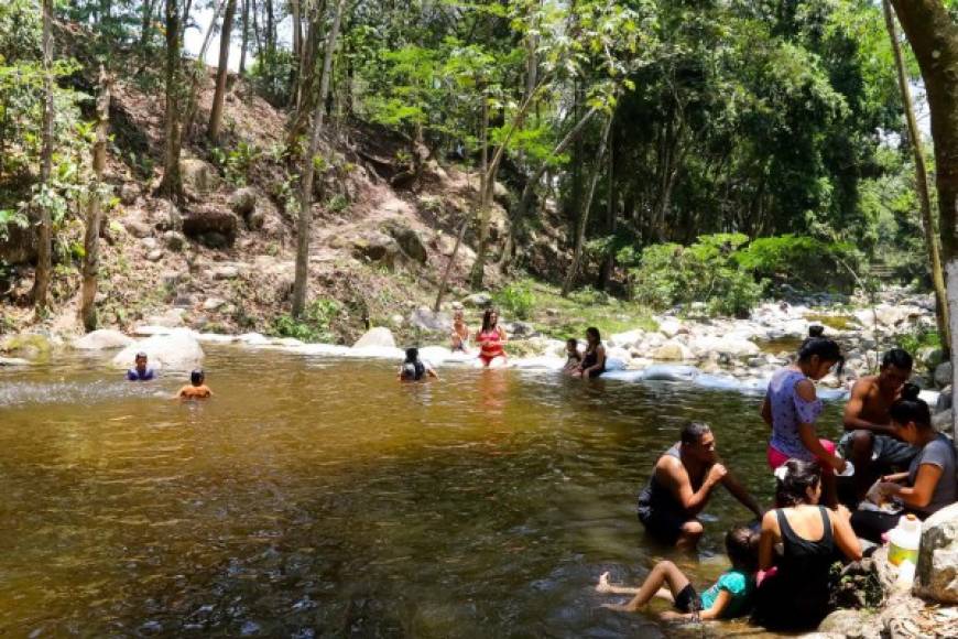 Desde antes de iniciar el feriado de Semana Santa el lugar ya comenzó a recibir bañistas.