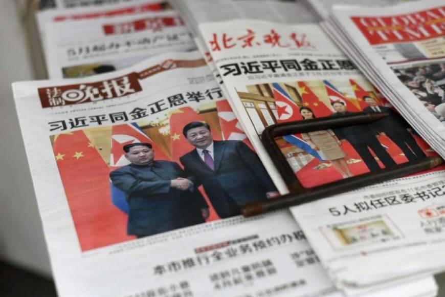Las portadas de los principales diarios de China estuvieron dedicadas a la visita de Kim a Pekín.