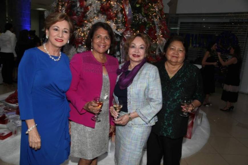 Lizeth Nassar, Vilma Karow, Vilma Díaz y Antonieta Escobar.