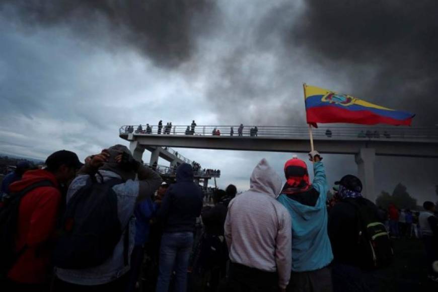 Como en las de la semana pasada, en las protestas de esta semana también tomaron parte grupos de izquierdas, sindicalistas y jóvenes de distintas afiliaciones políticas de oposición, a los que se sumaron los primeros indígenas que consiguieron llegar a Quito.