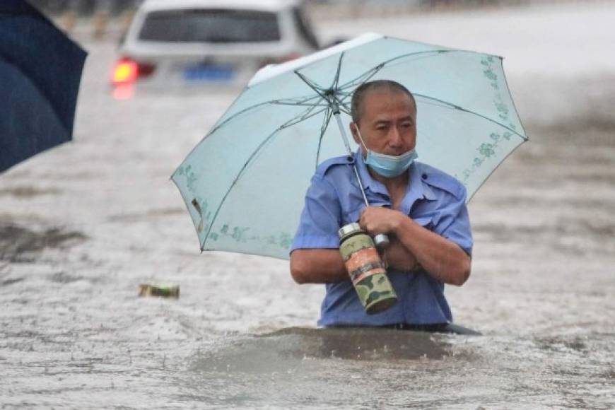 Las autoridades decretaron el martes Zhengzhou en alerta roja.