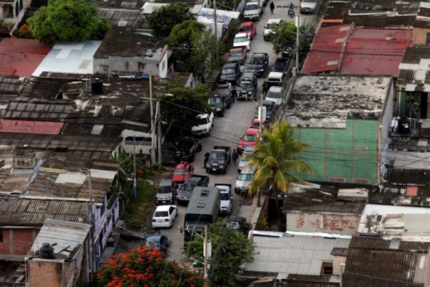 En la colonia San José del Pedregal de Tegucigalpa se allanaron 10 viviendas.