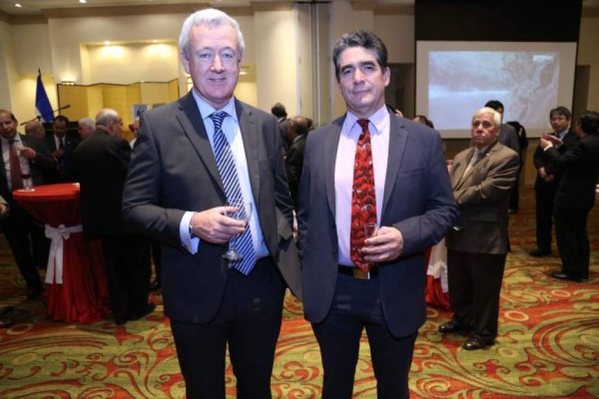 Owen McNelly y Martín Arévalo.