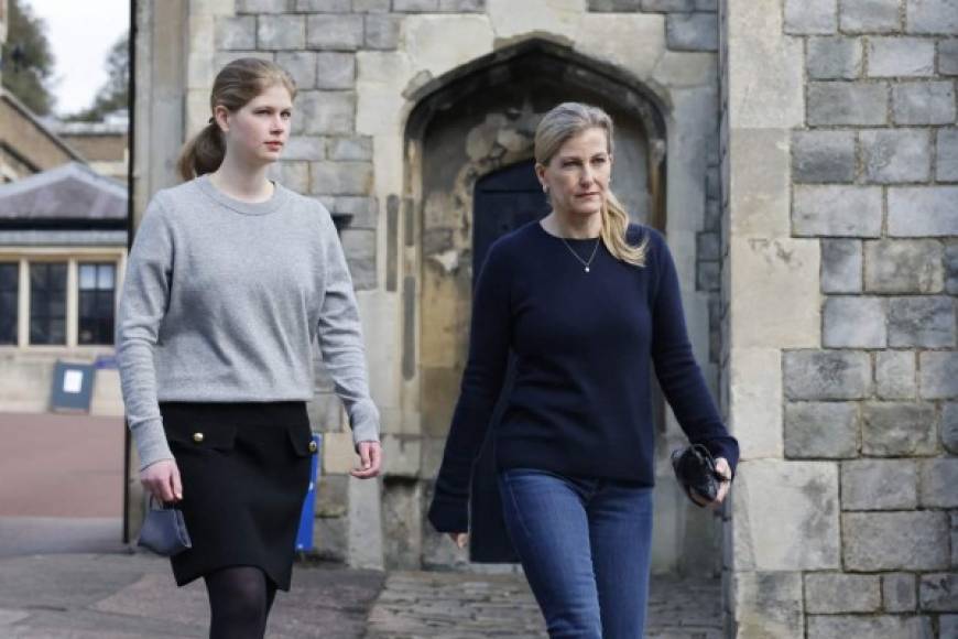 Louise Alice Mountbatten-Windsor, es también la primer miembro de la familia real británica en llevar el apellido de su abuelo.