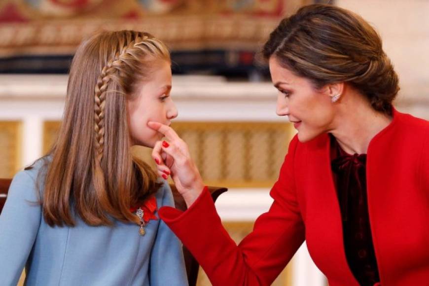 Expertos en la casa real española afirman que Leonor tiene un carácter fuerte, similar al de su madre, la reina Letizia.