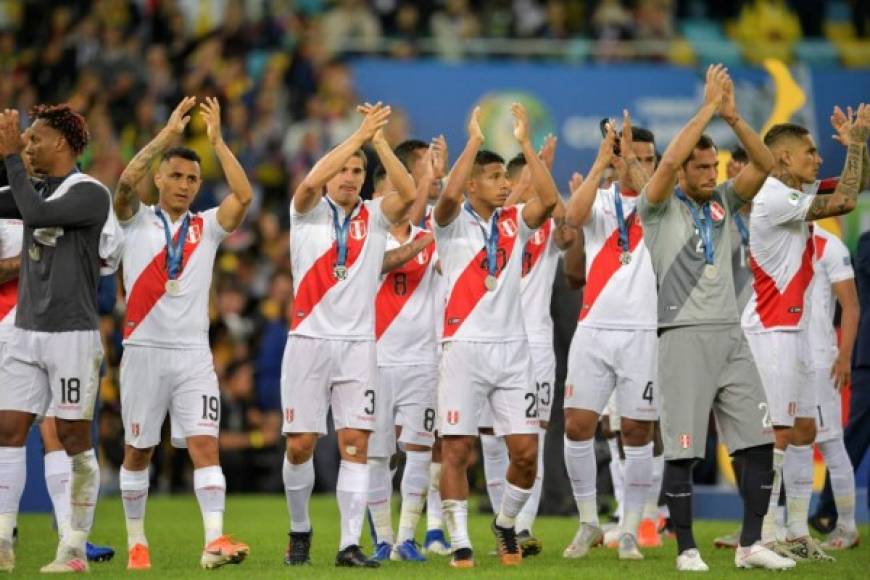 La selección de Perú fue ovacionada al final del juego inclusive por los propios brasileños.