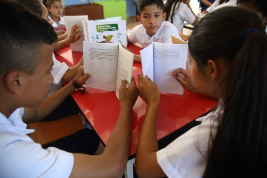 Son 23 bibliotecas escolares y dos municipales que abren nuevas oportunidades <br/>a los niños.