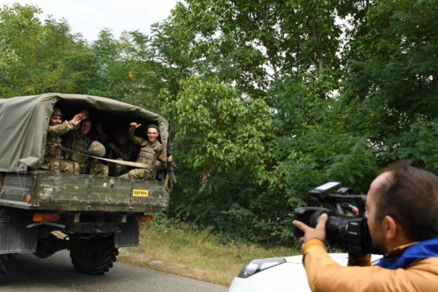 'Hay una guerra, hay mucha destrucción, víctimas, un gran número de militares están implicados', declaró Niko Pashinyan en una entrevista con la cadena de televisión rusa Rossiya 1. 'Percibimos esto como una amenaza existencial para nuestro pueblo', agregó.