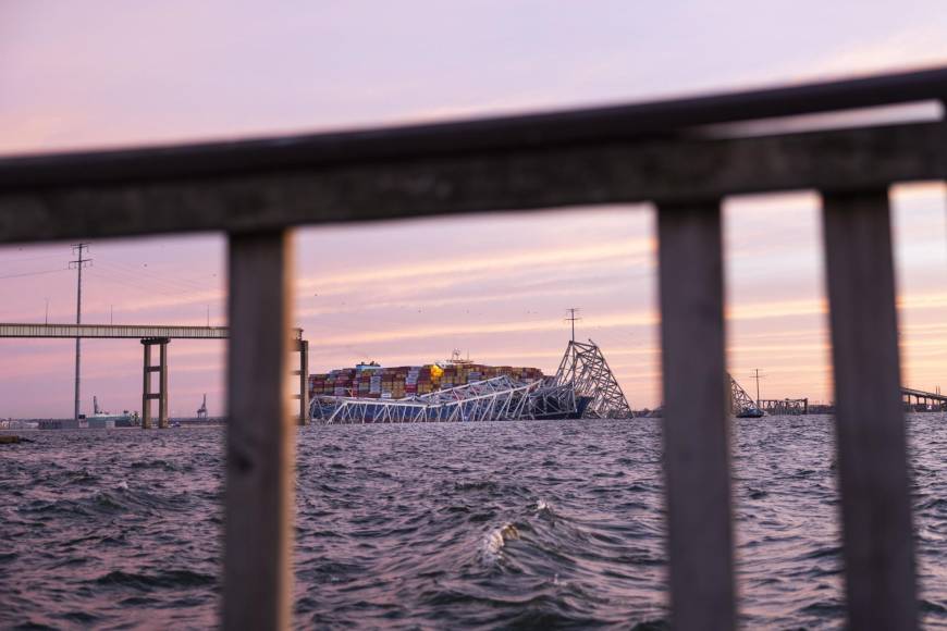 Las autoridades de tránsito de Maryland han impuesto desvíos y rutas alternativas para los vehículos y se esperan demoras de más de una hora tras el derrumbe del puente Francis Scott Key Bridge sobre el río Patapsco.