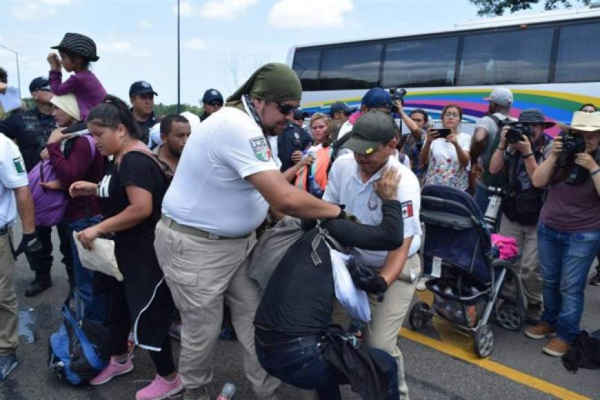 Organizaciones de Defensa de los Derechos Humanos cuestionaron a las autoridades mexicanas por el uso de la fuerza para detener a los migrantes centroamericanos.