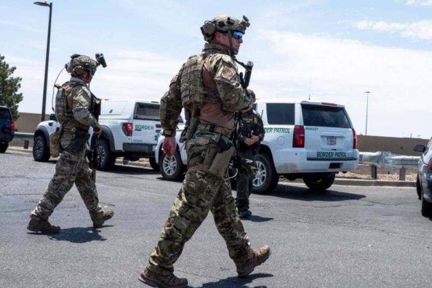 El tiroteo comenzó cerca del mediodía cerca de una tienda por departamentos Walmart.