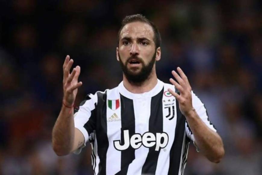 Según el Corriere dello Sport, la Juventus está tratando de persuadir a Higuaín para que acepte un acuerdo que el club ya alcanzado con la Roma: un préstamo por 9 millones de euros. En la Juve no quieren al argentino.