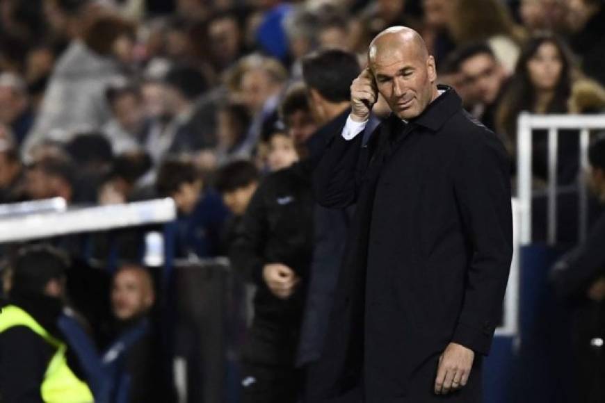 A Zinedine Zidane se le vio preocupado por el accionar de sus dirigidos. Con la llegada del francés no se le ven mejoras a este Real Madrid.