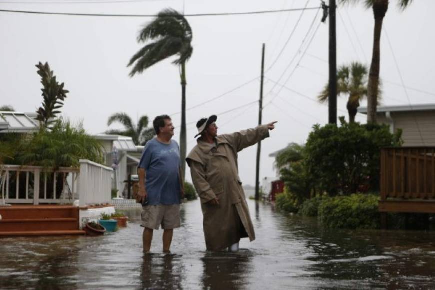 Las costas este y oeste de Florida, así como todo el norte, aún permanecen bajo alerta de tormenta tropical.