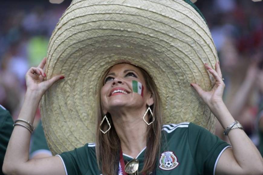 Los aficionados mexicanos pusieron la fiesta en el primer encuentro del Grupo F en Rusia.