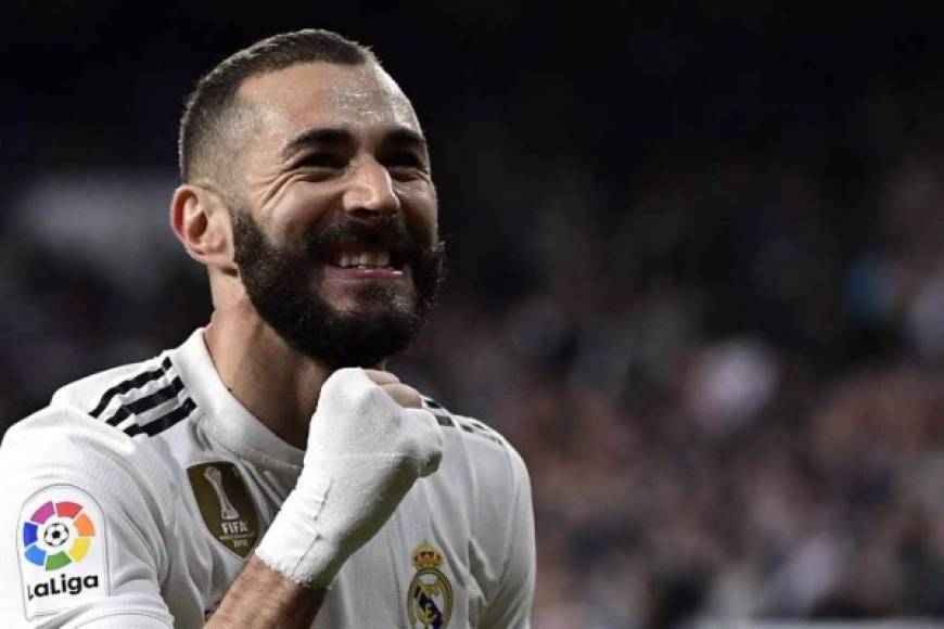 Karim Benzema: El delantero francés podría replantarse su futuro y medita salir del Real Madrid si llega un atacante al club blanco, informa Diario Marca.