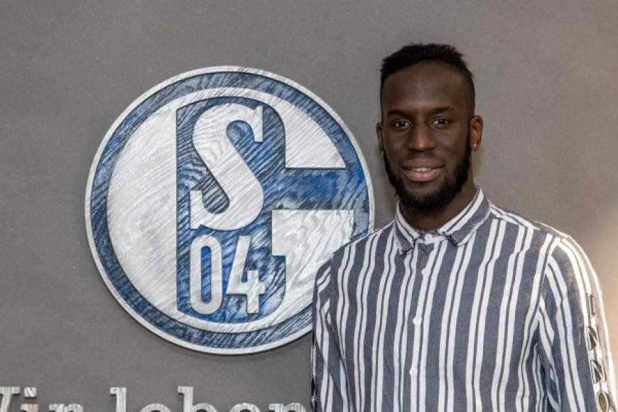 Ya se hacen fichajes oficiales y estamos en abril. El Schalke 04 de Alemania ha anunciado su primera incorporación del verano, se trata Salif Sané, un defensa del Hannover 96.