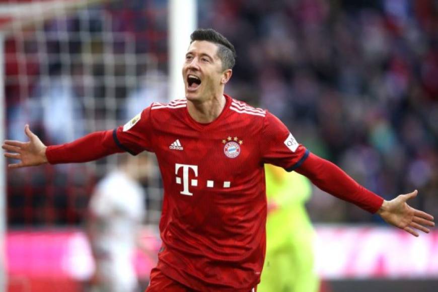 Robert Lewandowski negocia su renovación con el Bayern Múnich. En una entrevista​, el delantero polaco afirmó que 'las negociaciones apenas están comenzando, pero por el momento ambas partes han indicado que desean prorrogar el contrato y que volveremos a sentarnos después del final de la temporada'.