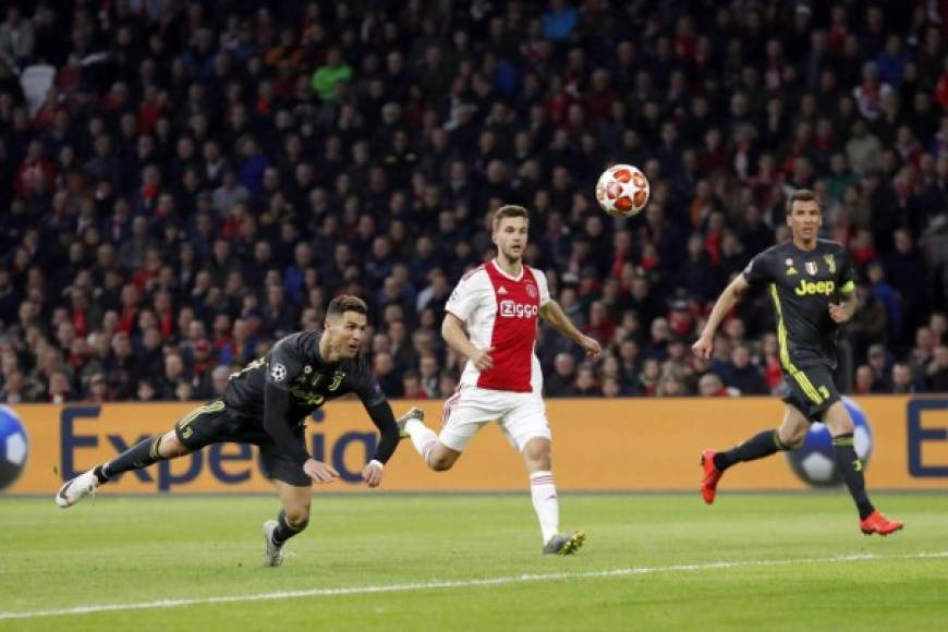 Al minuto 45, ya sobre el cierre de la primera mitad, Cristiano Ronaldo apareció para abrir el marcador con un golazo de cabeza tras centro de Joao Cancelo.