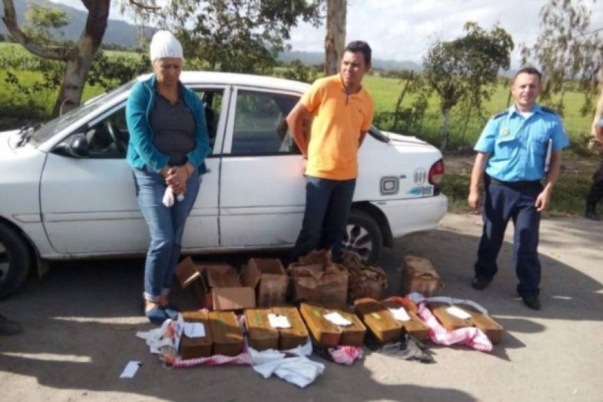 Una hondureña fue capturada la madrugada del pasado martes con al menos 10 cajas con siete mil proyectiles de fusil de Ak, que eran trasladados en un taxi, en Teotecacinte, municipio de Jalapa; según publicó La Prensa de Nicaragua.