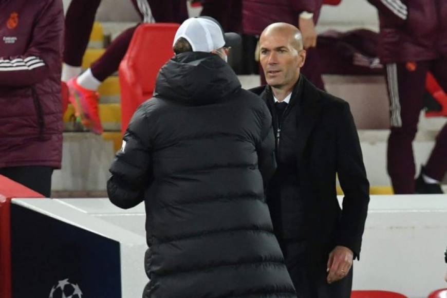 Tras el final del partido, Klopp y Zidane mostraron su respeto al darse este saludo.