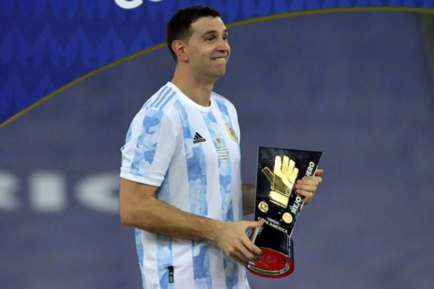 El argentino Emiliano Martínez se llevó el premio al Mejor Portero de la Copa América 2021.