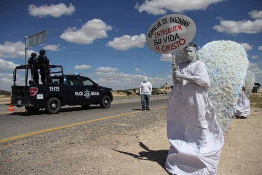 La policía mexicana vigiló de cerca a los jóvenes evangelistas.