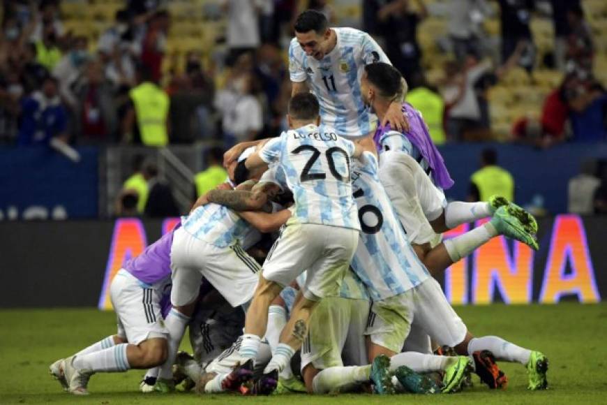 La celebración de los jugadores argentinos luego del pitazo final del partido.