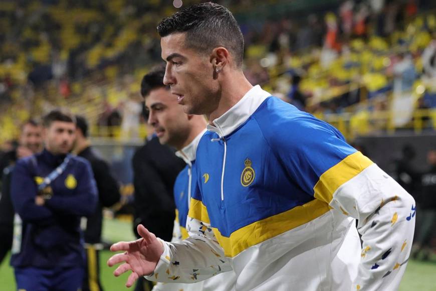 Cristiano Ronaldo es la gran sensación en la liga saudí. Así salió a calentar previo al inicio del partido.
