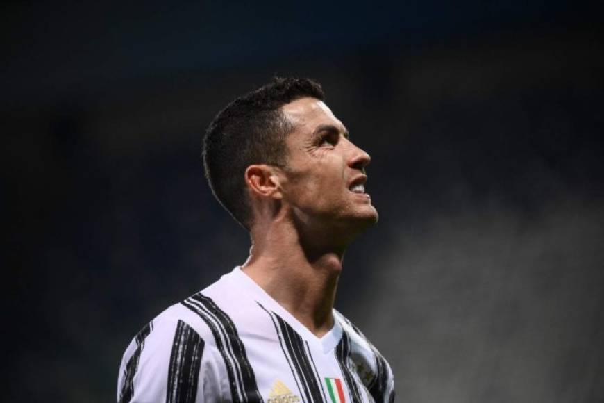 CR7 se ha querido olvidar por un rato de la mala campaña que ha tenido con la Juventus y decidió comprarse el que muchos catalogan como el auto más bonito que existe en el mundo. Foto AFP.