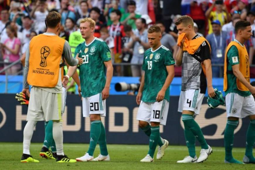 Los jugadores de Alemania, tristes por la eliminación de la Copa del Mundo. Foto AFP