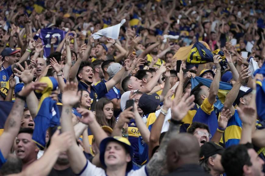 Y qué decir de la hinchada de Boca Juniors. Los Bosteros alientan sin parar a su equipo en la final de la Copa Libertadores contra Fluminense.