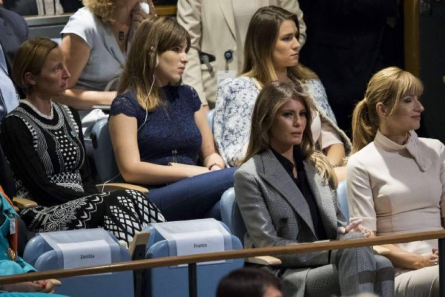 La primera dama estadounidense observó atentamente a su esposo durante su esperado debut en la ONU.