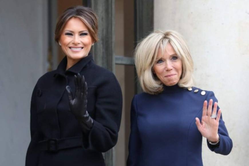 US First Lady Melania Trump (L) arrives at the Elysee Palace in Paris on November 10, 2018 for a meeting with French President's wife Brigitte Macron, on the sidelines of commemorations marking the 100th anniversary of the 11 November 1918 armistice, ending World War I. (Photo by ludovic MARIN / AFP)