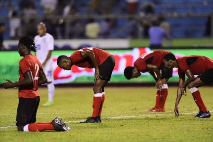 La tristeza de los jugadores de Trinidad y Tobago al final del partido.