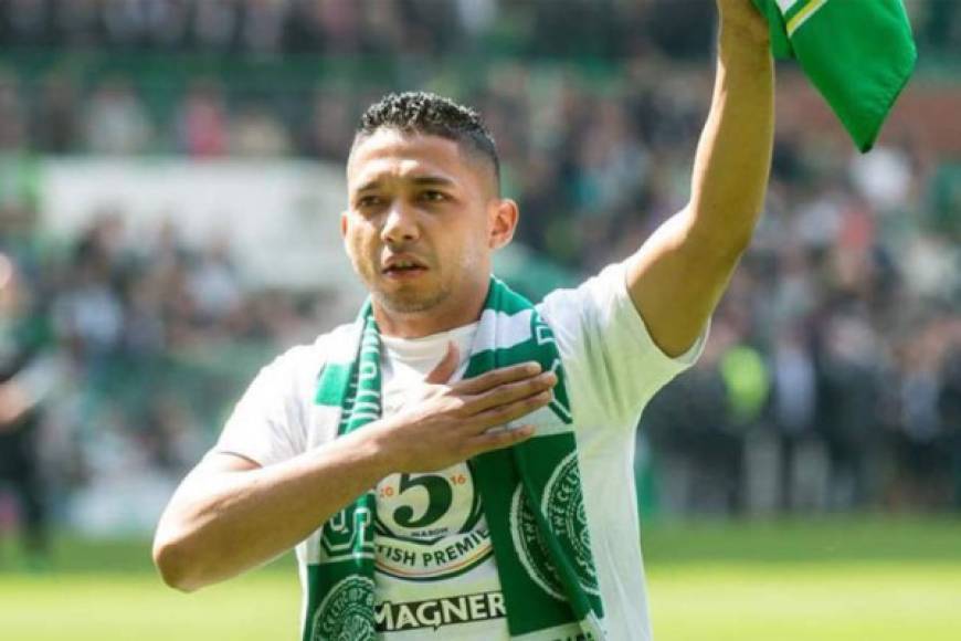 Emilio Izaguirre juega actualmente en el Celtic de la primera división de Escocia, club es respetado por los hinchas ya que ha ganado 7 títulos entre Liga y Copa.