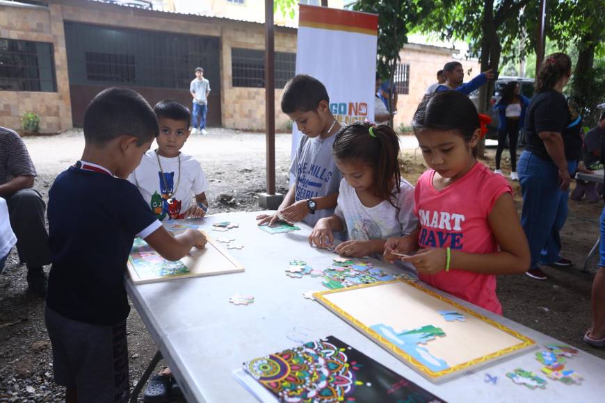 Ayer niños de todo Chamelecón acudieron a jugar sanamente al parquecito de San Antonio Chamelecón