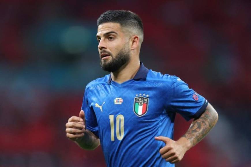 'Lo que siempre soñé fue jugar en el Nápoles y llevar el brazalete. Mis dos sueños se han hecho realidad y, por lo tanto, no estoy contento, sino lleno de alegría”, declaró el italiano Insigne tras los rumores que lo colocan en la órbita de varios clubes, entre ellos el Barcelona. Foto AFP.