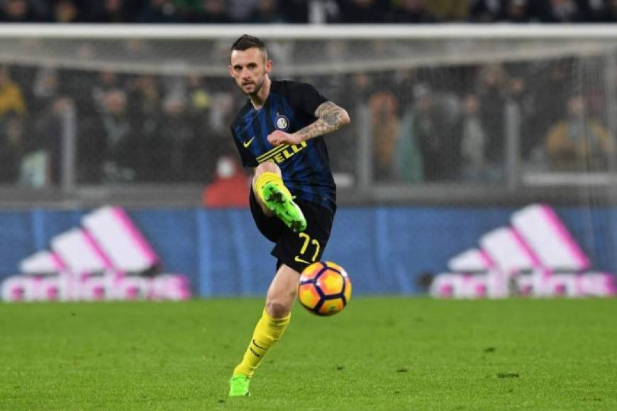 Según The Sun, el Arsenal estaría valorando hacer una oferta al Inter por Brozovic. Aún no hay nada en firme por el centrocampista croata y estaría sólo dentro de una lista de posibles jugadores.