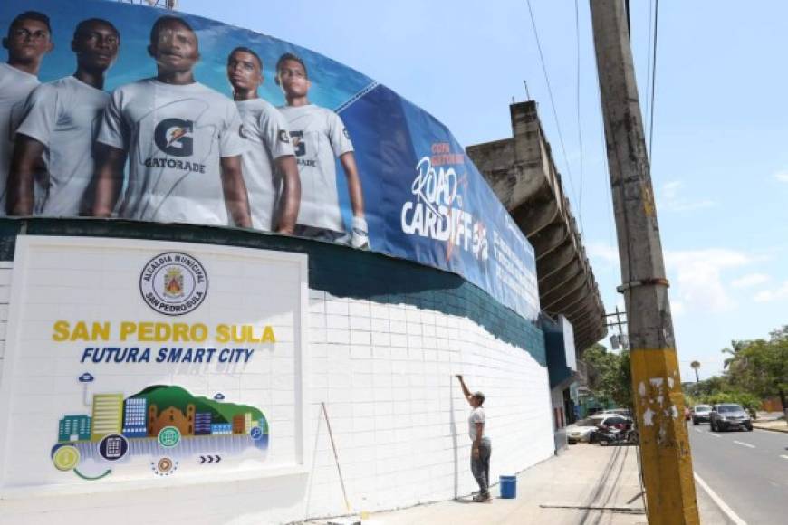 Se hicieron trabajos de pintura general afuera y dentro del estadio.