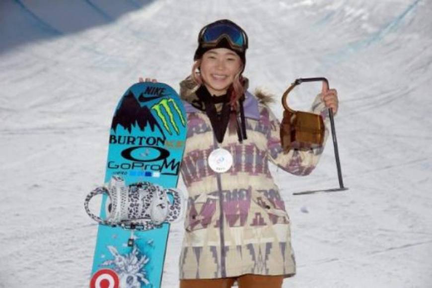 9. Chloe Kim. 'La reina de la nieve' se ha convertido en la primera persona menor de 16 años en conseguir tres medallas de oro en los X-Games. La originaria de Corea del Sur logró hacer de manera perfecta una de las piruetas más difíciles de este deporte.