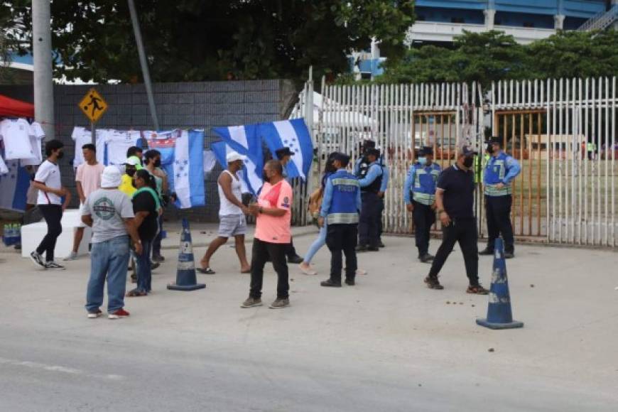 Desde antes de ingresar al predio del Olímpico, deberá de portar su respectivo boleto en mano, pues dentro del escenario no habrá venta de entradas.